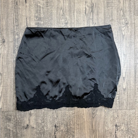 Urban Outfitters Under The Moon Satin Mini Skirt In Black- Size XL - Picture 2 of 5